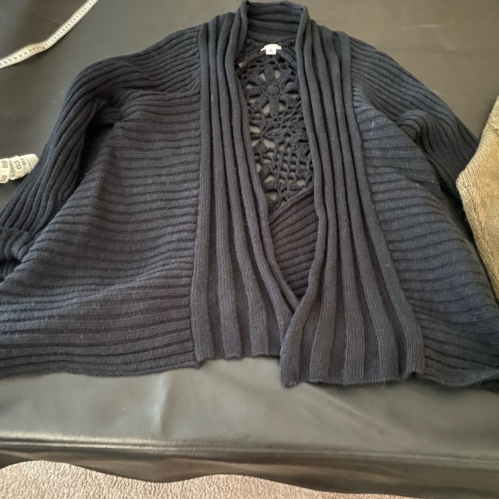 Two cute sweaters - Picture 8 of 10
